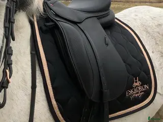 Sadlar hästutrustning till salu: Withaker sadel bra skick i Myresjö - Annons 2