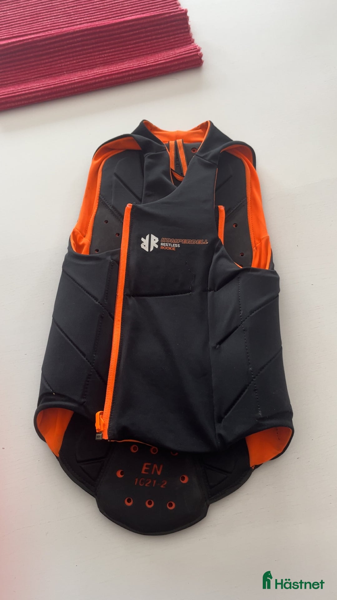 Säkerhetsvästar ryttarutrustning till salu: Ryggskydd i Brålanda - Annons 1