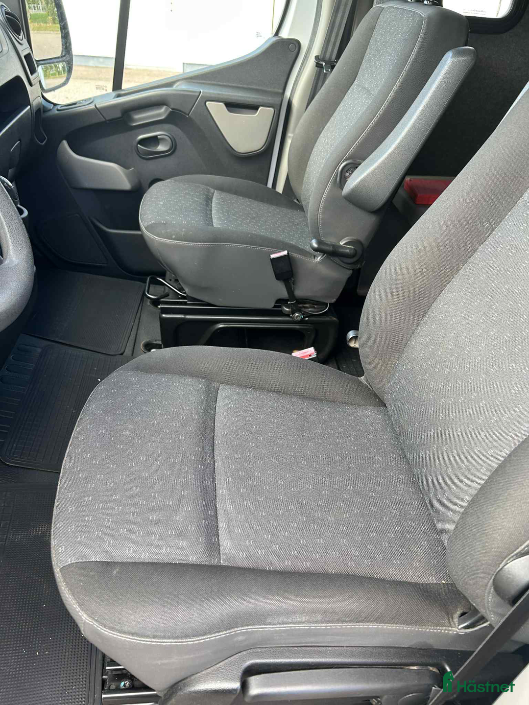 Hästlastbilar  fordon & transport till salu: Nuyts Hästlastbil 5 säten V-galler Låga mil!  i Köping - Annons 8