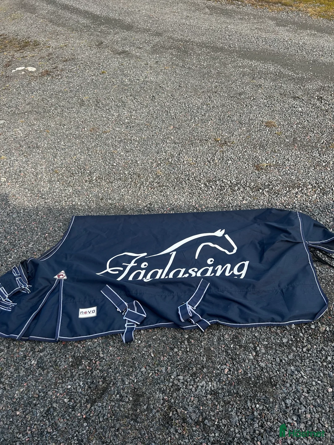 Täcken hästutrustning till salu: Olika täcken.  - Annons 1