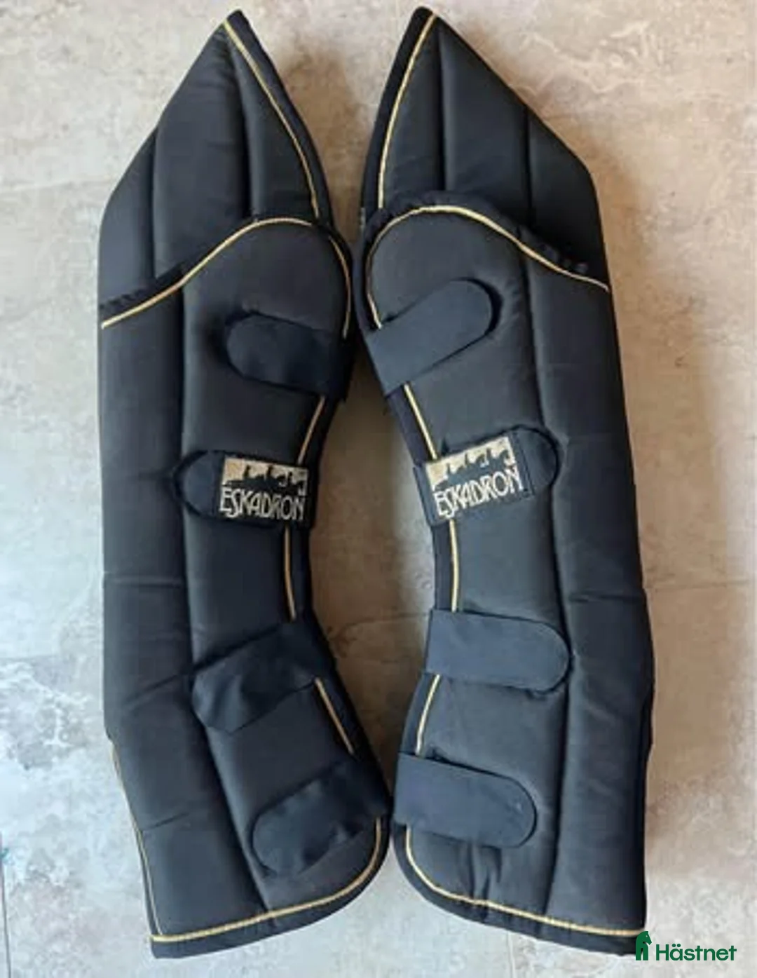 Benskydd hästutrustning till salu: Eskadron transportskydd i Vallentuna - Annons 1