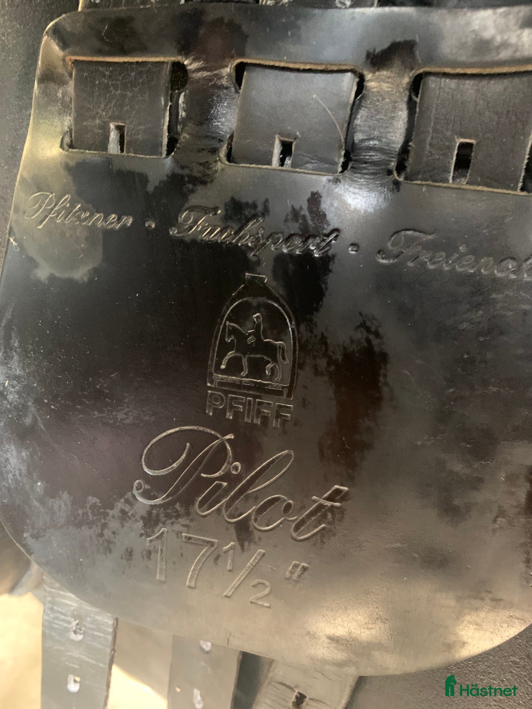 Sadlar hästutrustning till salu: Pfiff pilot 17,5" i Kimstad - Annons 4