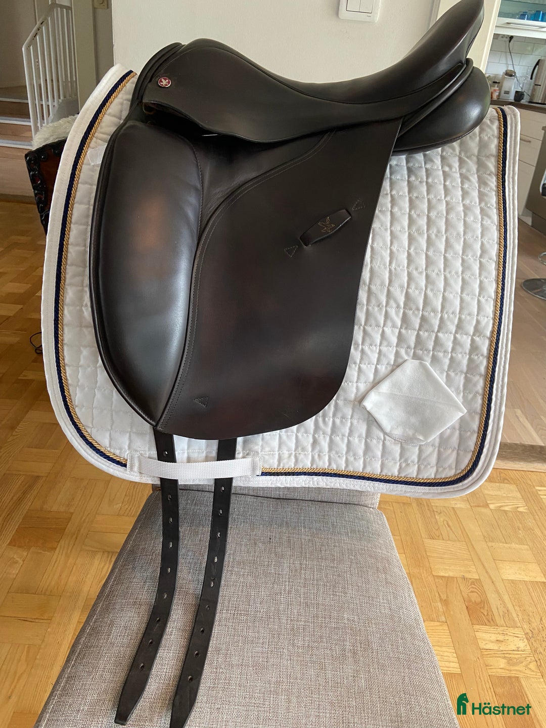 Sadlar hästutrustning till salu: Jeffries Falcon dressyrsadel bomM 17tum i Upplands Väsby - Annons 1