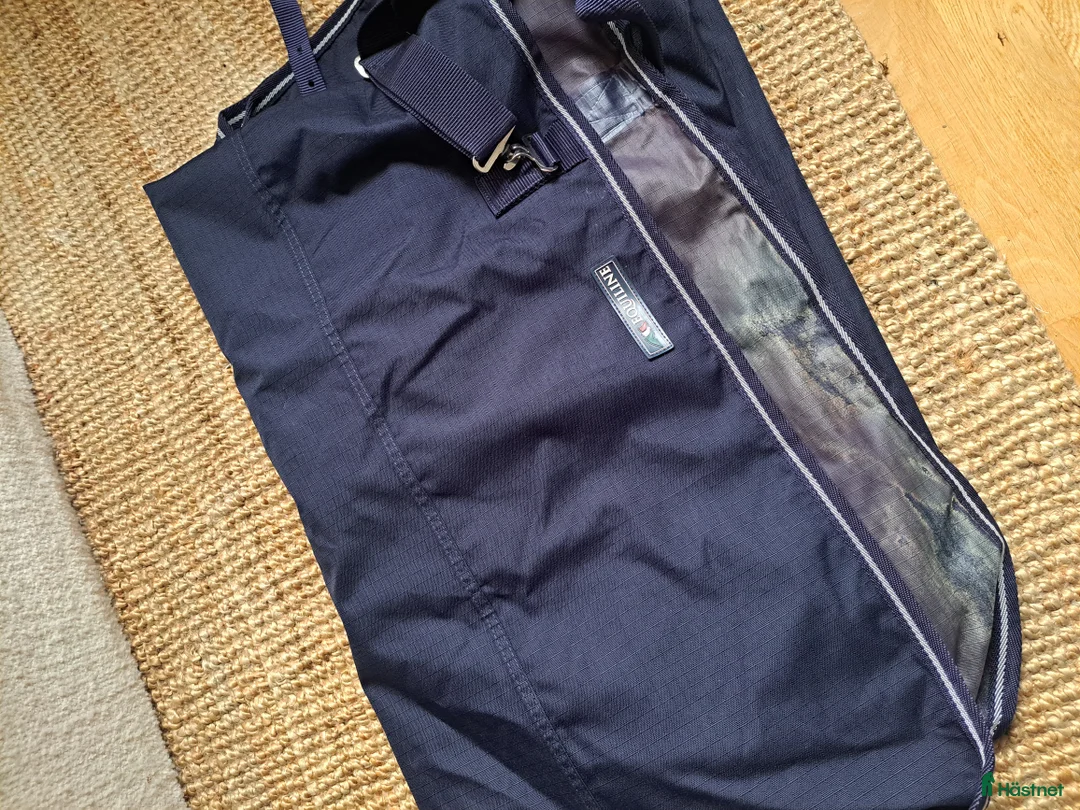 Täcken hästutrustning till salu: Ridregntäcke Equiline - Annons 2