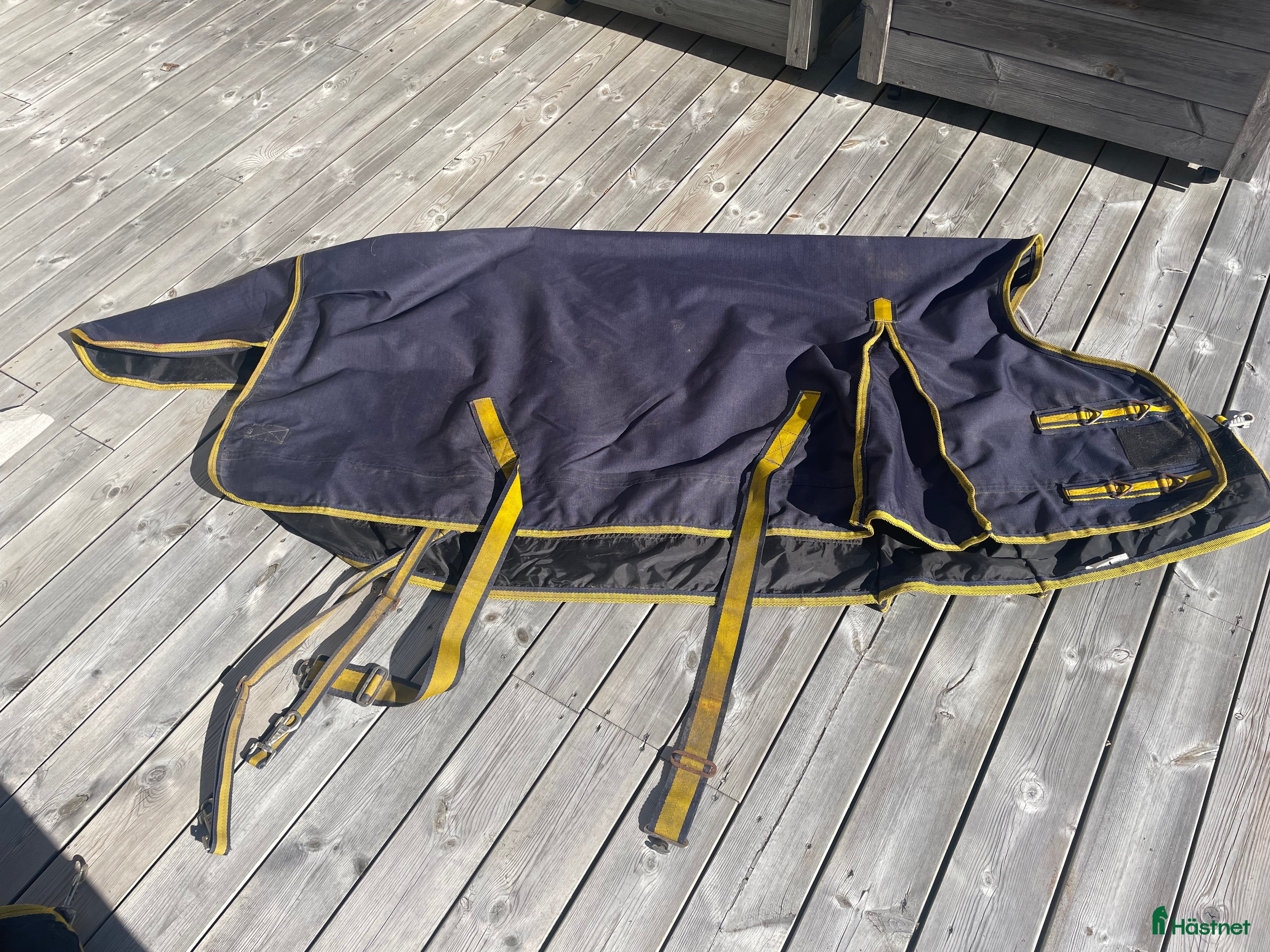 Täcken hästutrustning till salu: Svea Sverige regntäcke nyskick i Fiskebäckskil - Annons 4