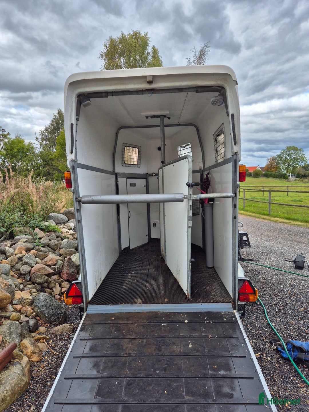 Hästtransporter  fordon & transport till salu: Renoverad kyllinge kärra i Genarp - Annons 4