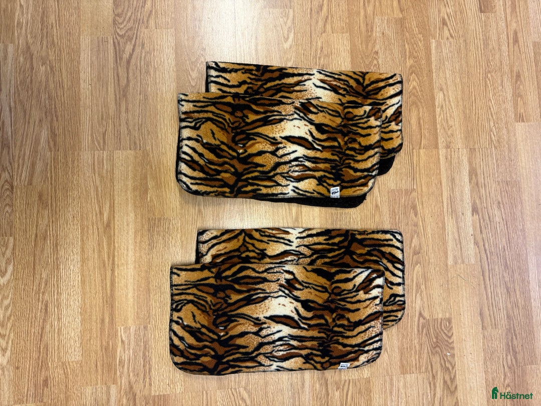 Benskydd hästutrustning till salu: Paddar från Mias  i Vendelsö - Annons 1