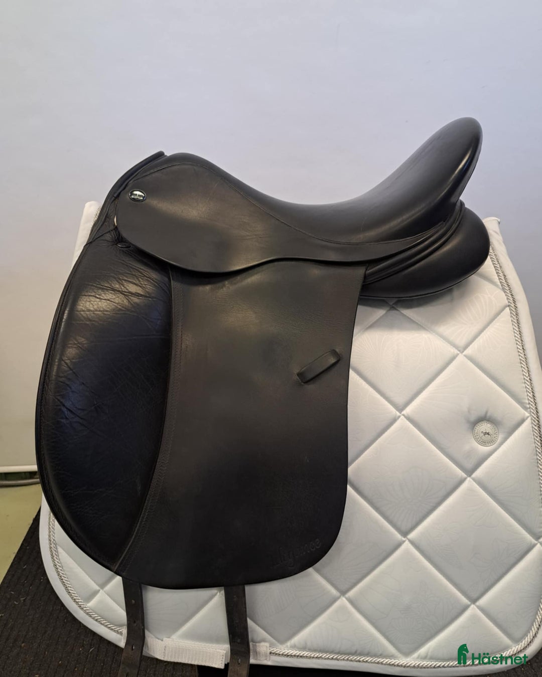 Sadlar hästutrustning till salu: Frank Baines Elegance i Färnäs - Annons 1