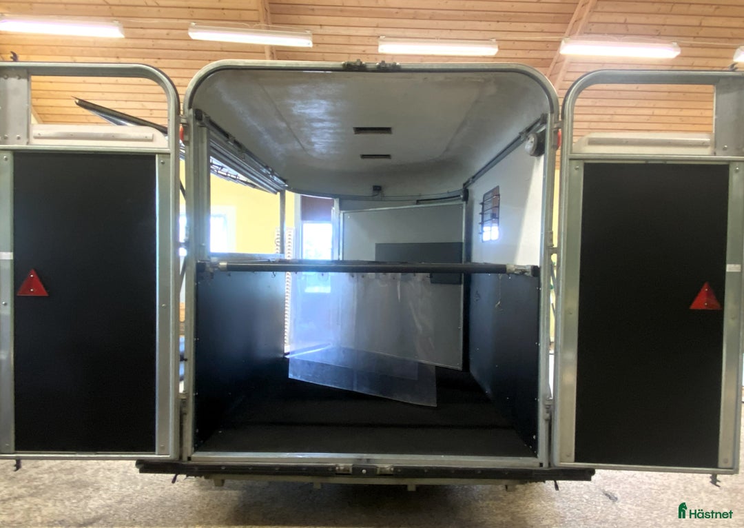 Hästtransporter  fordon & transport till salu: Diagonalt lastad Fautras för 3 Islandshästar i Kvicksund - Bild 5