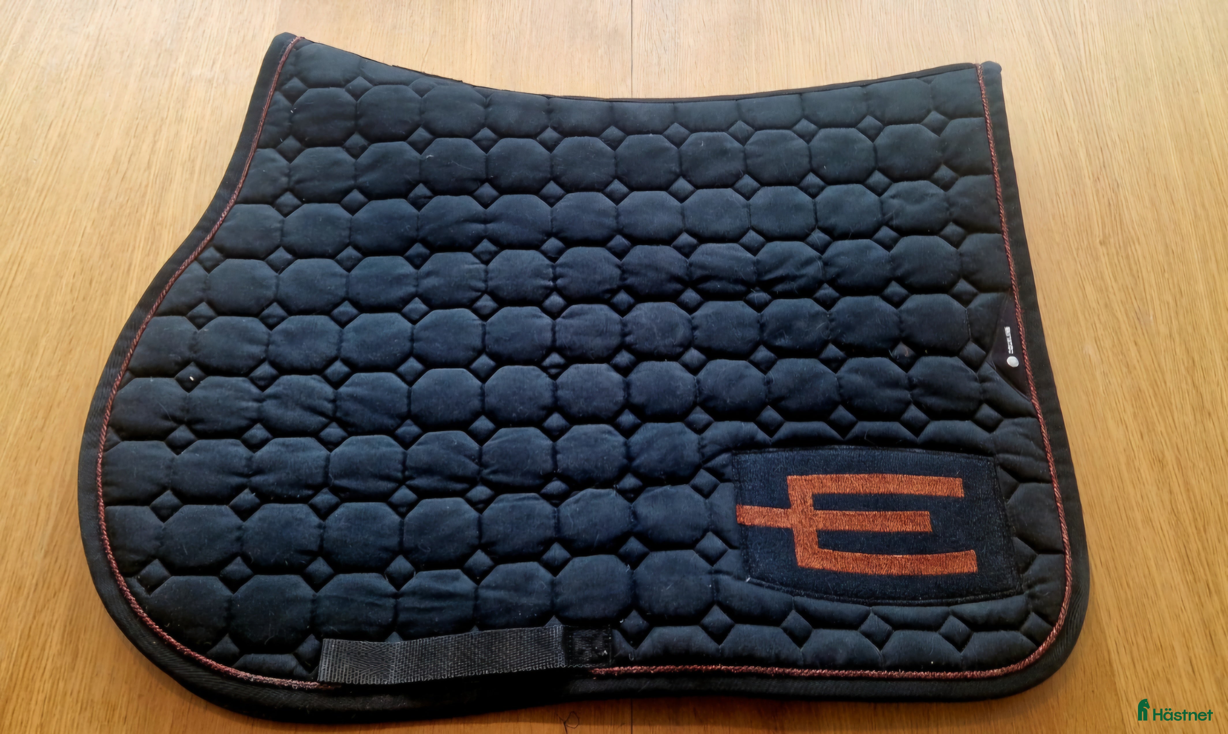 Schabrak & Vojlockar hästutrustning Equiline E-logga - Annons 1