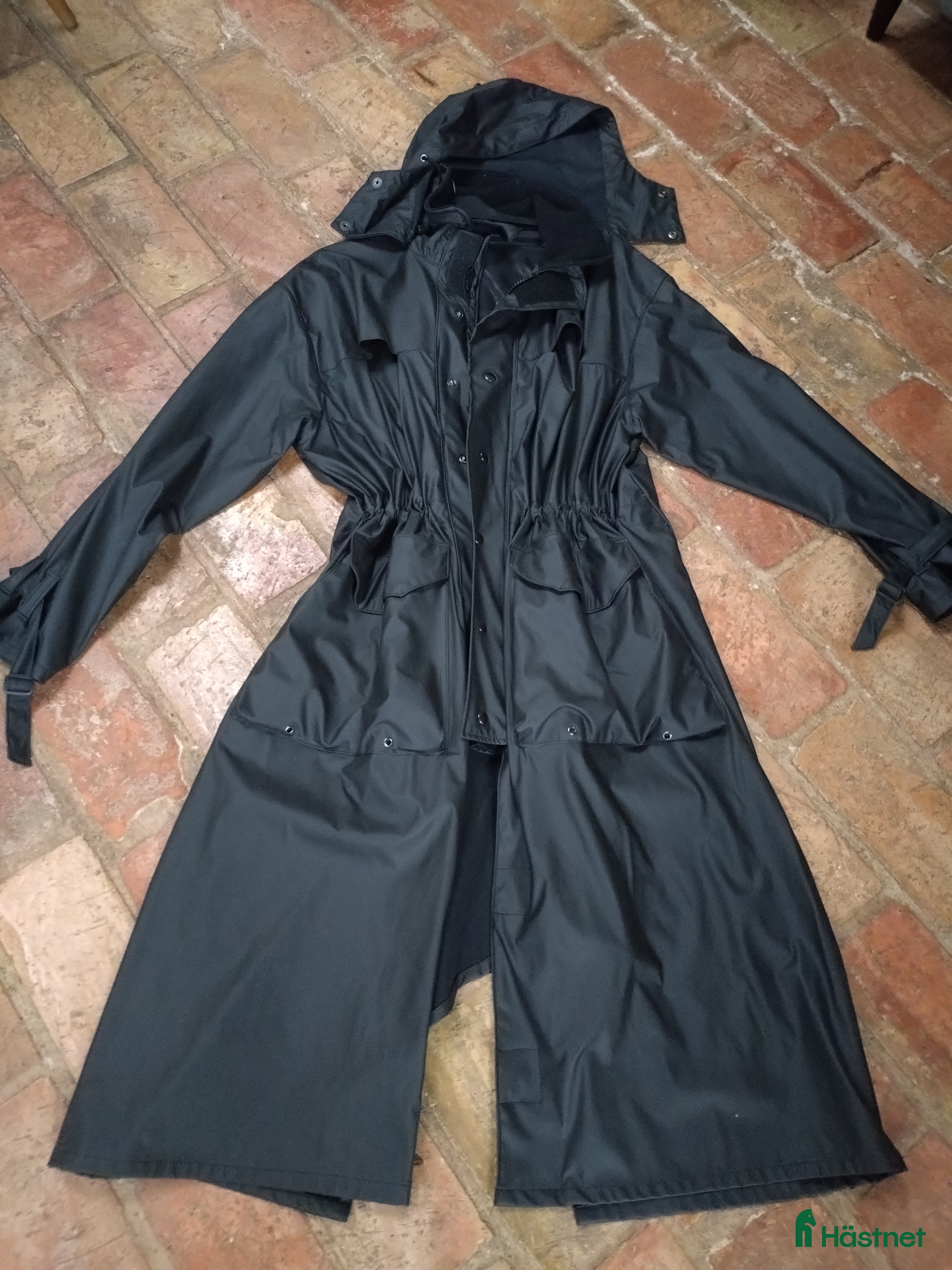 Jackor & Kavajer ryttarutrustning till salu: Regnkappa/ ridregnkappa crw i Sankt OLOF - Annons 4