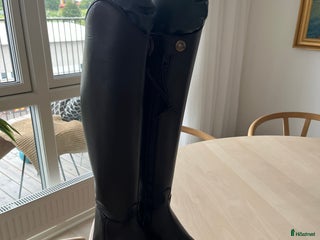 Ridstövlar ryttarutrustning till salu: Dressyrstövlar, Mountain Horse i Kungsör - Annons 1