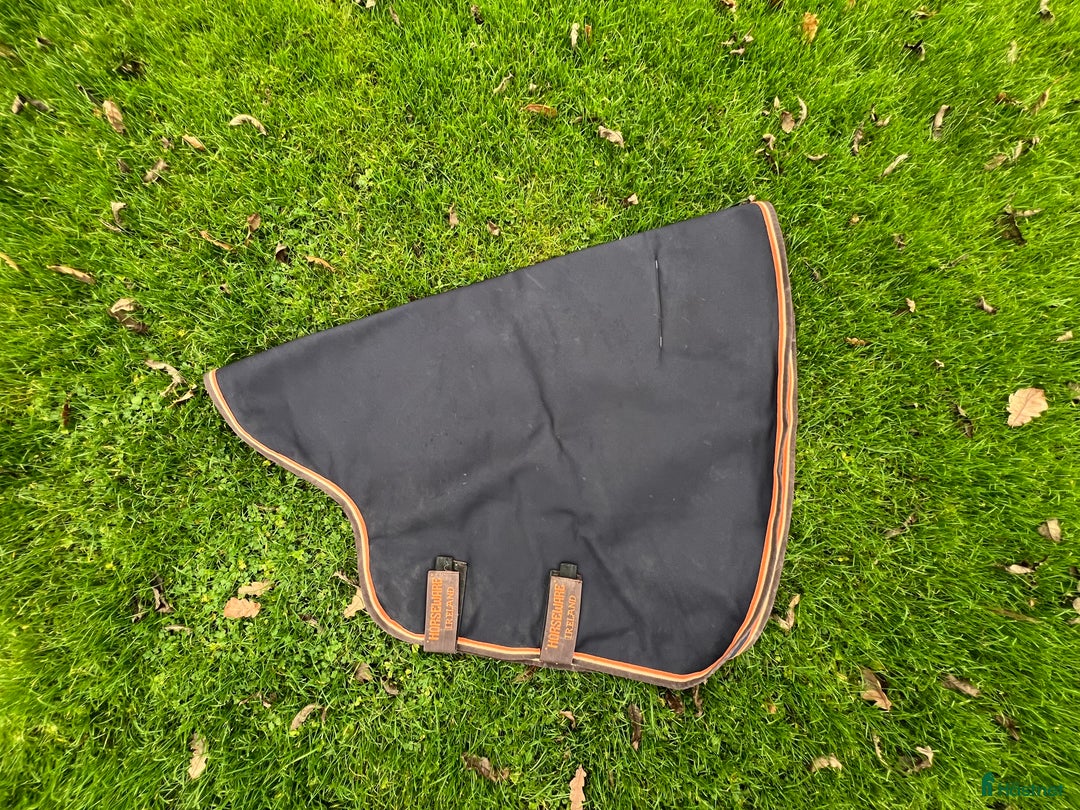 Täcken hästutrustning till salu: Rambo Supreme regntäcke inkl hals i Vargön - Annons 7