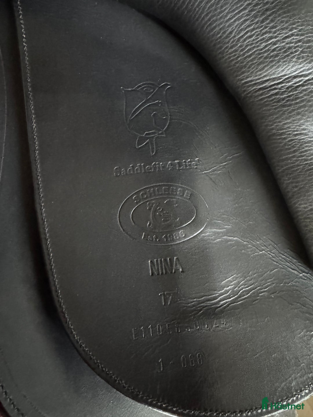 Sadlar hästutrustning till salu: Schleese dressyrsadel  i Vara - Annons 3