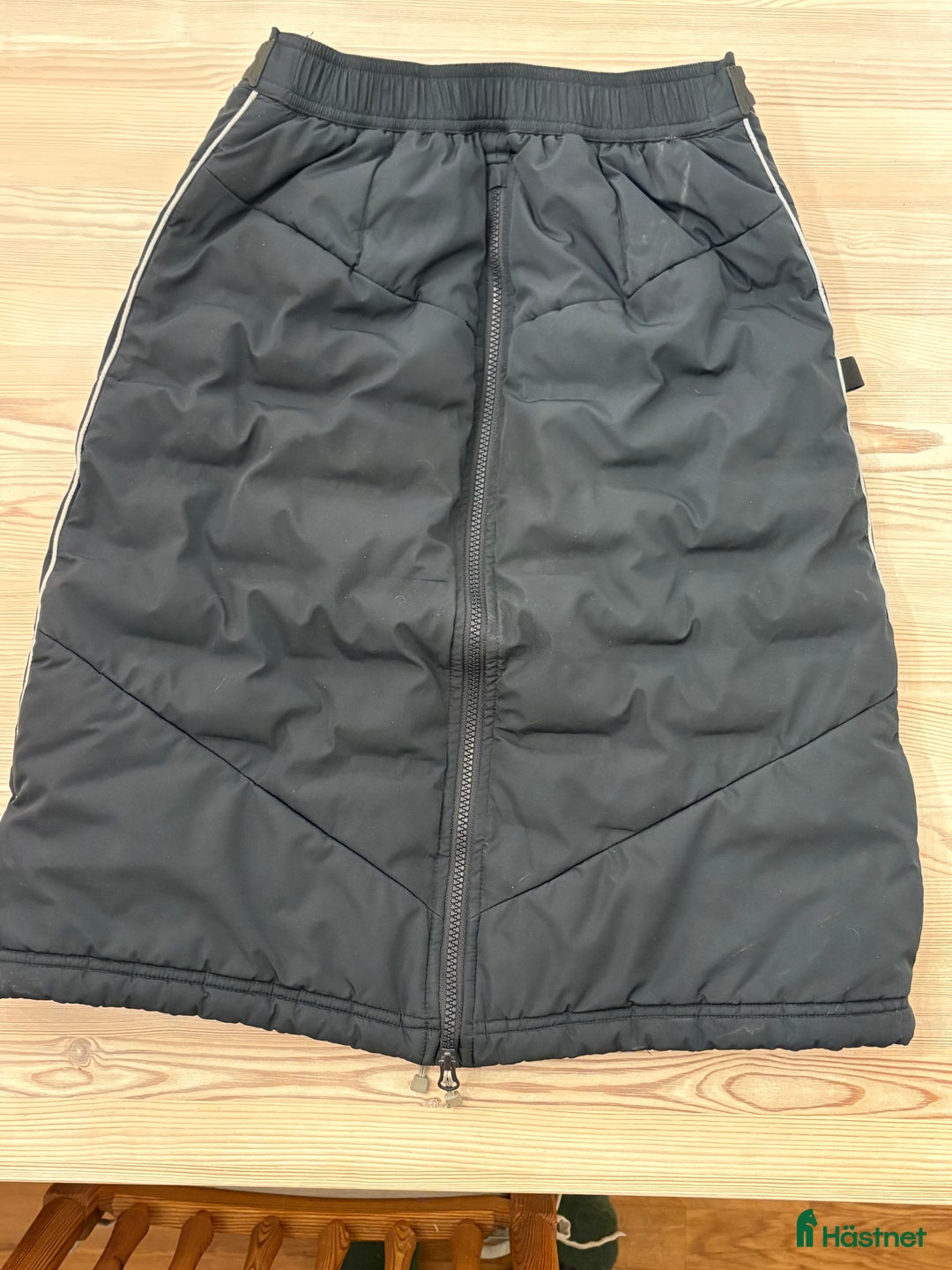 Jackor & Kavajer ryttarutrustning till salu: Uhip jacka och kjol  i Visby - Annons 4