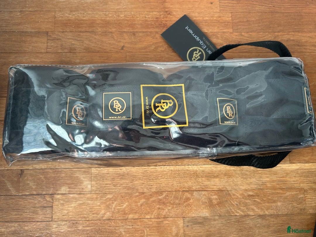 Schabrak & Vojlockar hästutrustning till salu: Fager schabrak med nya matchende lindor  i Vellinge - Annons 2