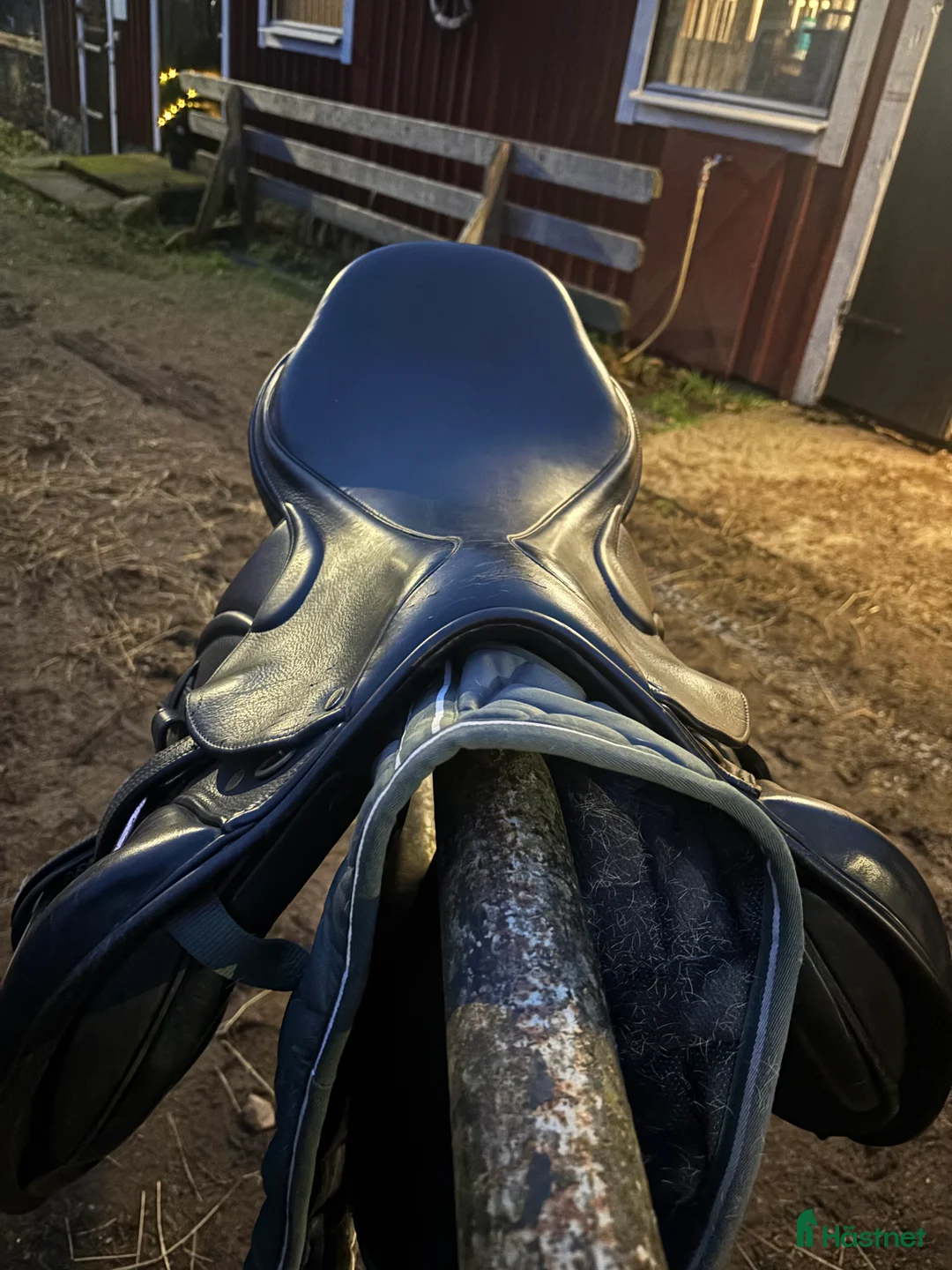 Sadlar hästutrustning till salu: Santa Cruz hoppsadel  i Braås - Annons 3