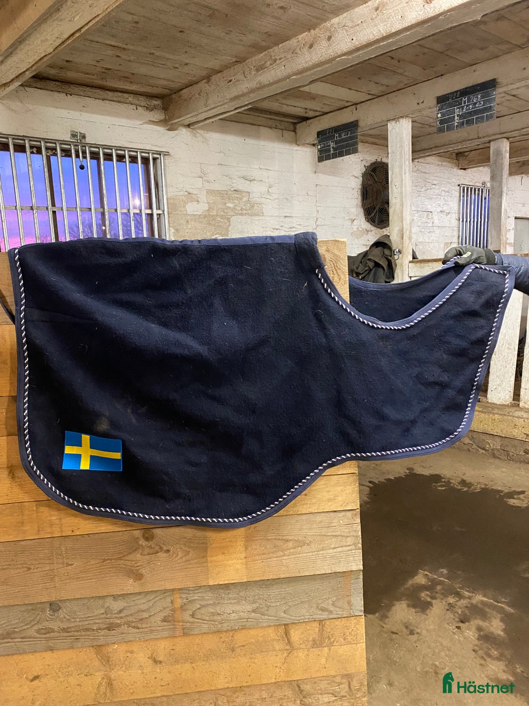 Täcken hästutrustning till salu: Ländtäcke i ull i Karlskrona - Annons 1