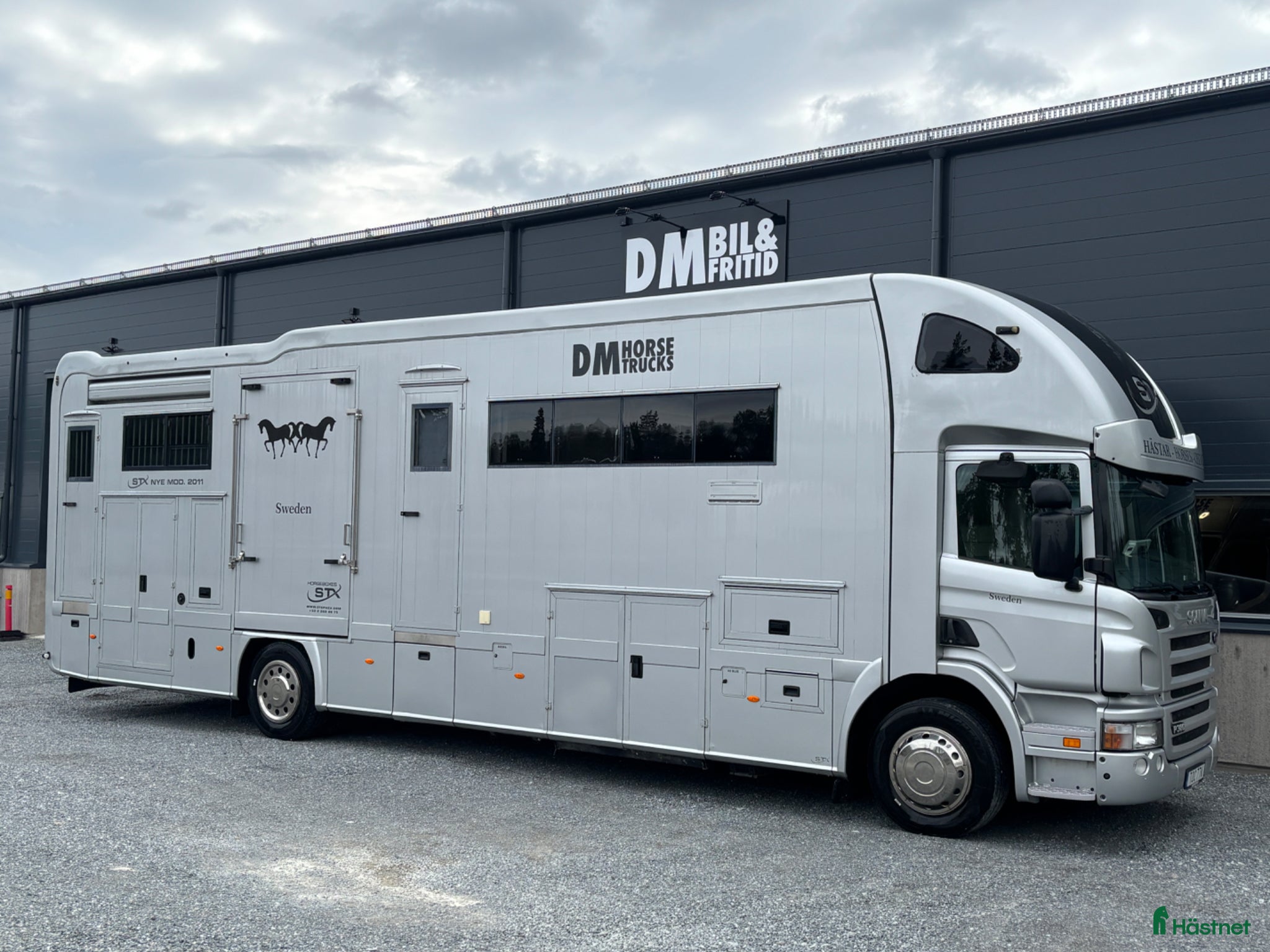 Hästlastbilar  fordon & transport till salu:  STX 6 hästar / Utskjut / Sadelskåp /Scania P380 - Annons 1