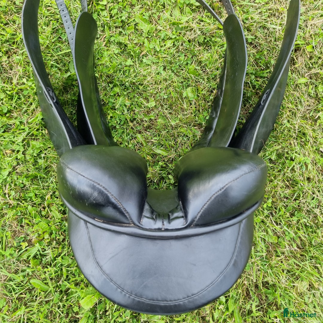 Sadlar hästutrustning till salu: Kentaur dressyrsadel säljes i Skultuna - Annons 4