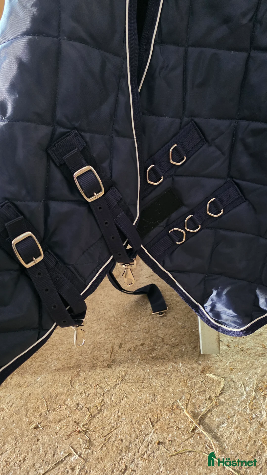 Täcken hästutrustning till salu: Stalltäcke 150 g - Annons 2