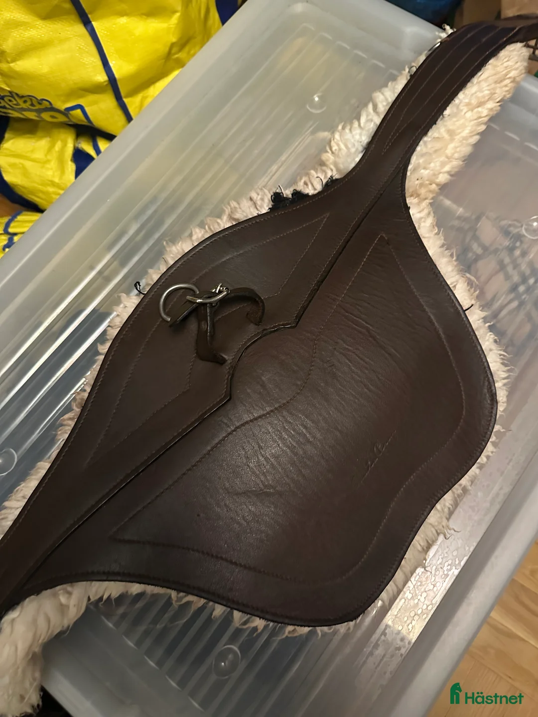 Sadeltillbehör hästutrustning till salu: HOPPGJORD ”EUROPEAN” MED FÅRSKINN  995 i Borlänge - Annons 2