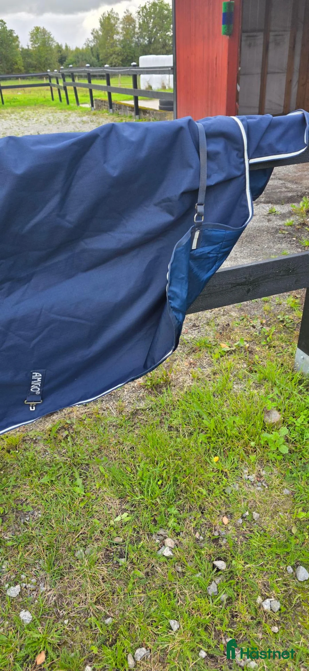 Täcken hästutrustning till salu: Amigo ristop,200gr storlek 160 - Annons 2