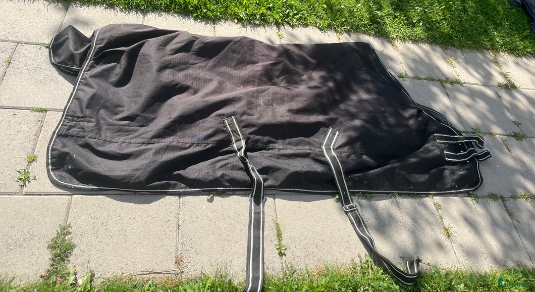 Täcken hästutrustning till salu: Fint utetäcke! i Glanshammar - Annons 1