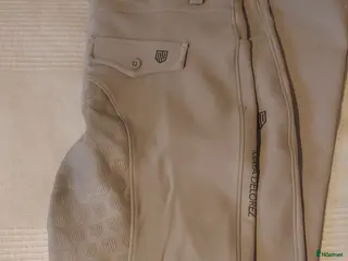 Ridbyxor ryttarutrustning till salu: Ett gäng ridbyxor - helskodda i Ekerö - Annons 1