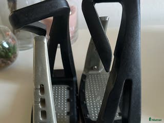 Stigbyglar hästutrustning till salu: ⭐️Freejump stigbyglar⭐️ - Annons 1