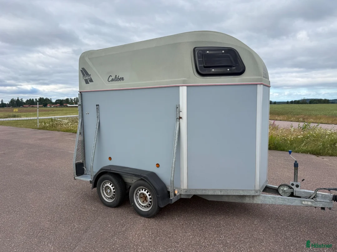 Hästtransporter  fordon & transport till salu: Henra Caliber - Nyrenoverad! - Annons 2