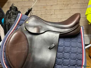 Sadlar hästutrustning Pessoa Amo 17” med koppjärn - Annons 2