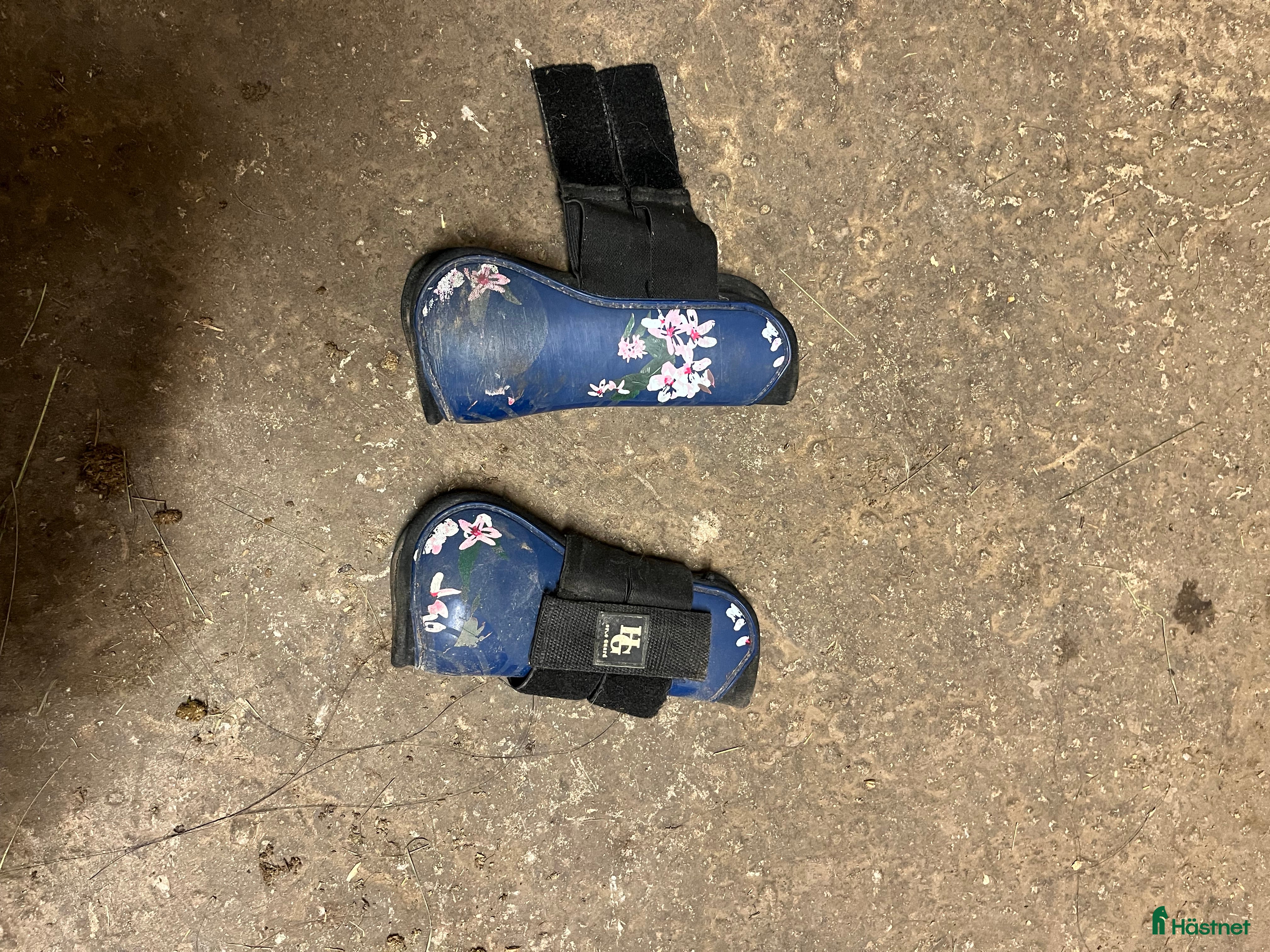 Benskydd hästutrustning Blommiga benskydd i Landsbro - Annons 9