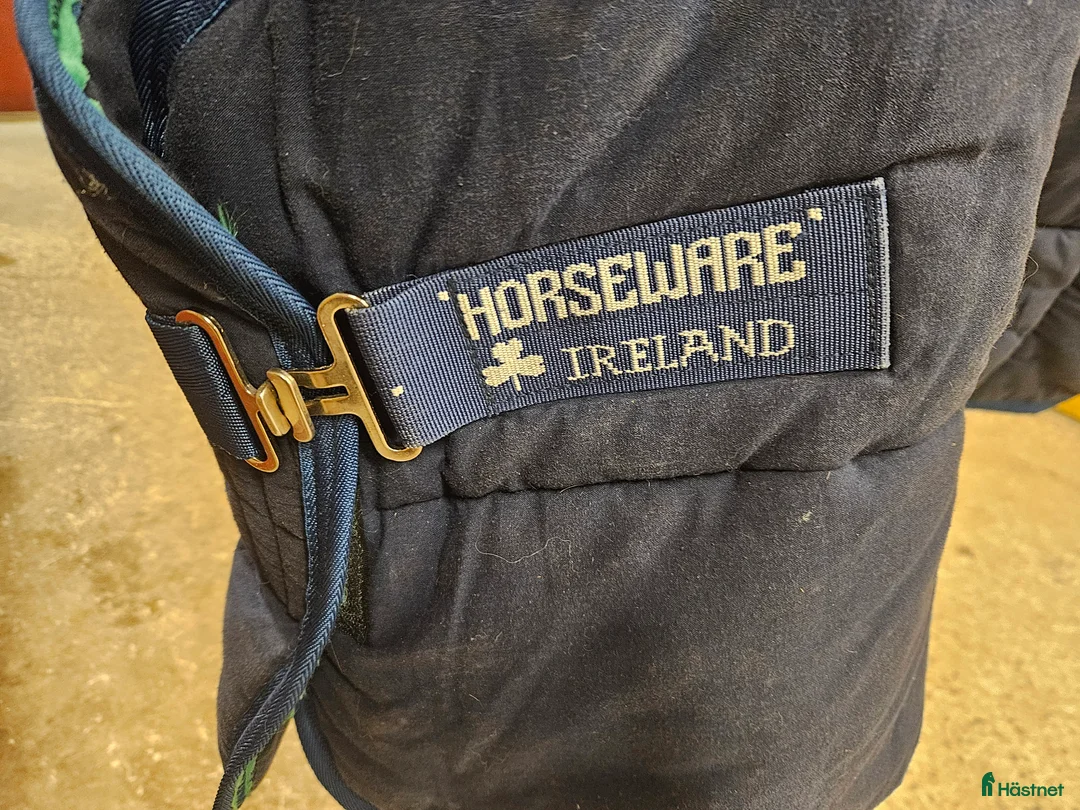 Täcken hästutrustning till salu: Tjockt Amigo stalltäcke i stl 145.  i Sidensjö - Annons 4