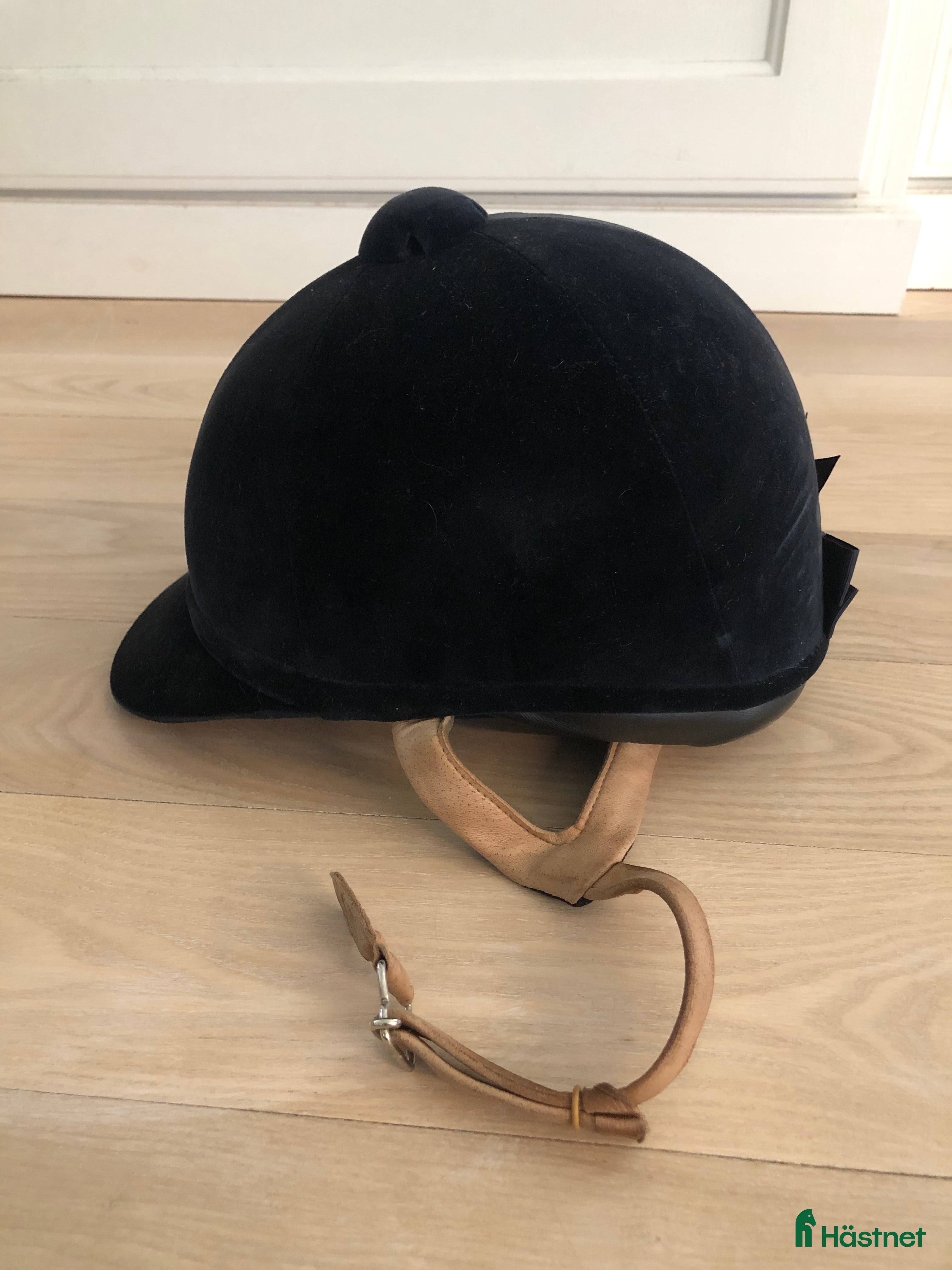 Hjälmar ryttarutrustning till salu: Charles Owen Wellington Classic blå storlek 56 - Annons 1
