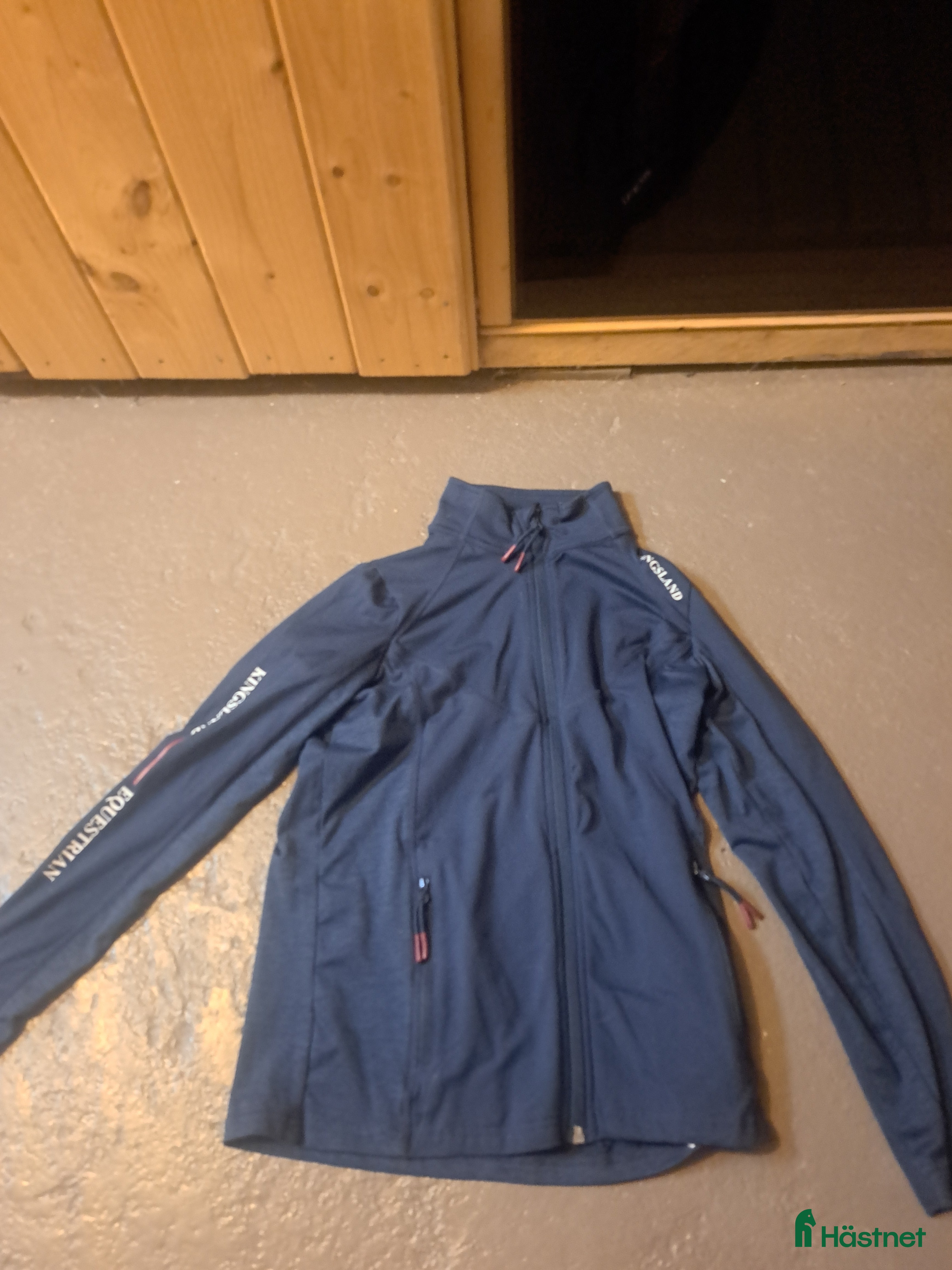 Jackor & Kavajer ryttarutrustning till salu: Fin tunn tröja - Annons 3