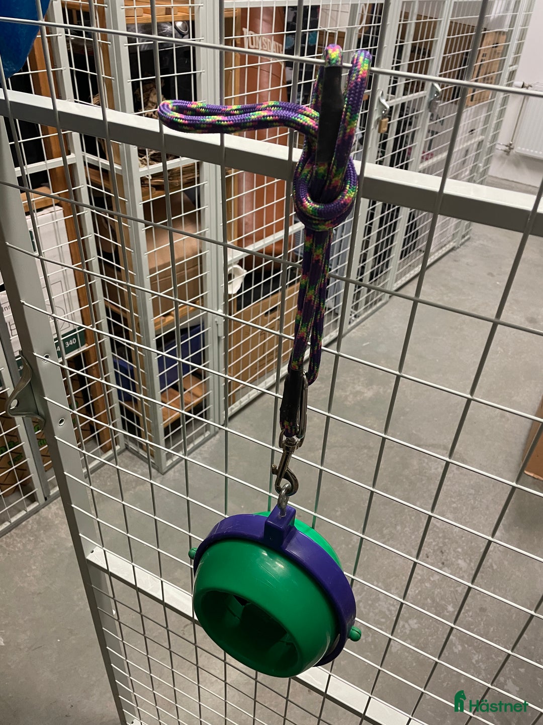 Stallinredning, stängsel & gård övrig utrustning till salu: Likit Bordedom Buster Hästleksak i Täby - Annons 3