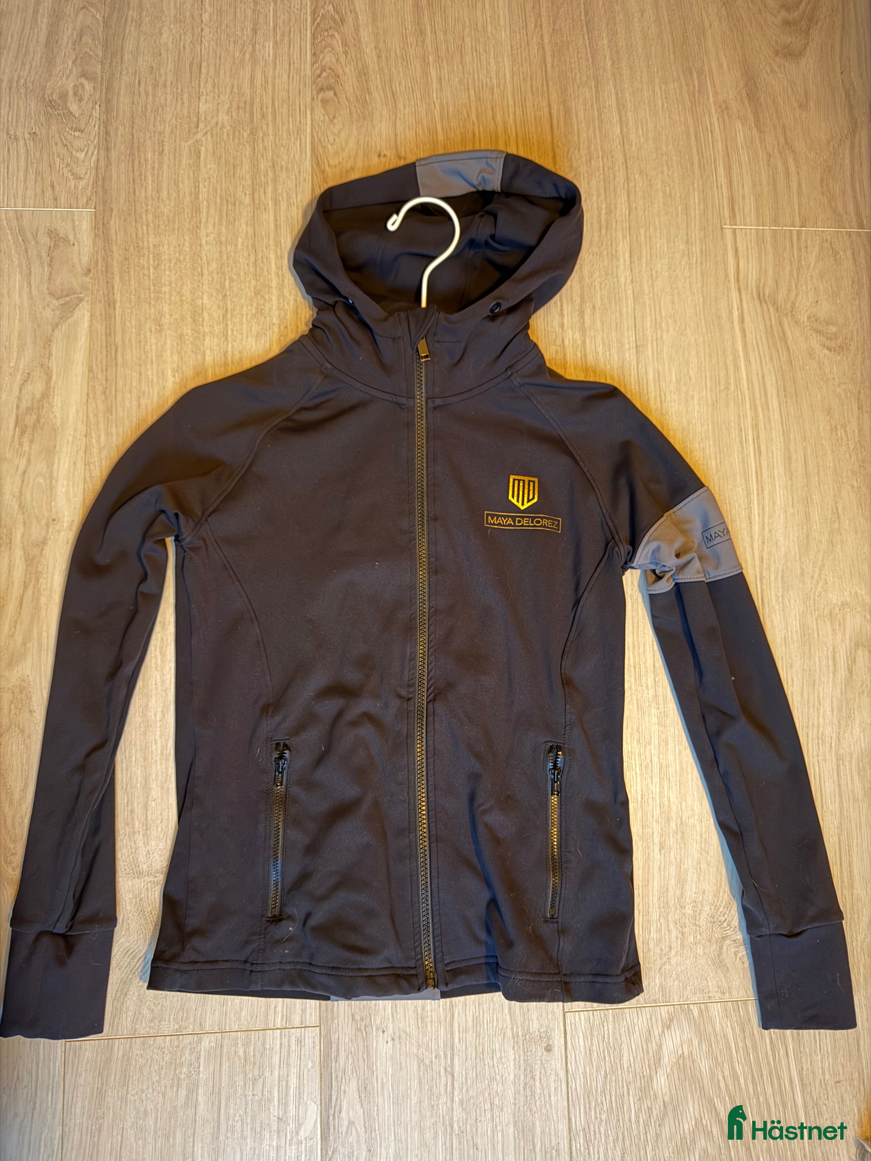 Jackor & Kavajer ryttarutrustning till salu: Maya delorez zip  - Annons 1