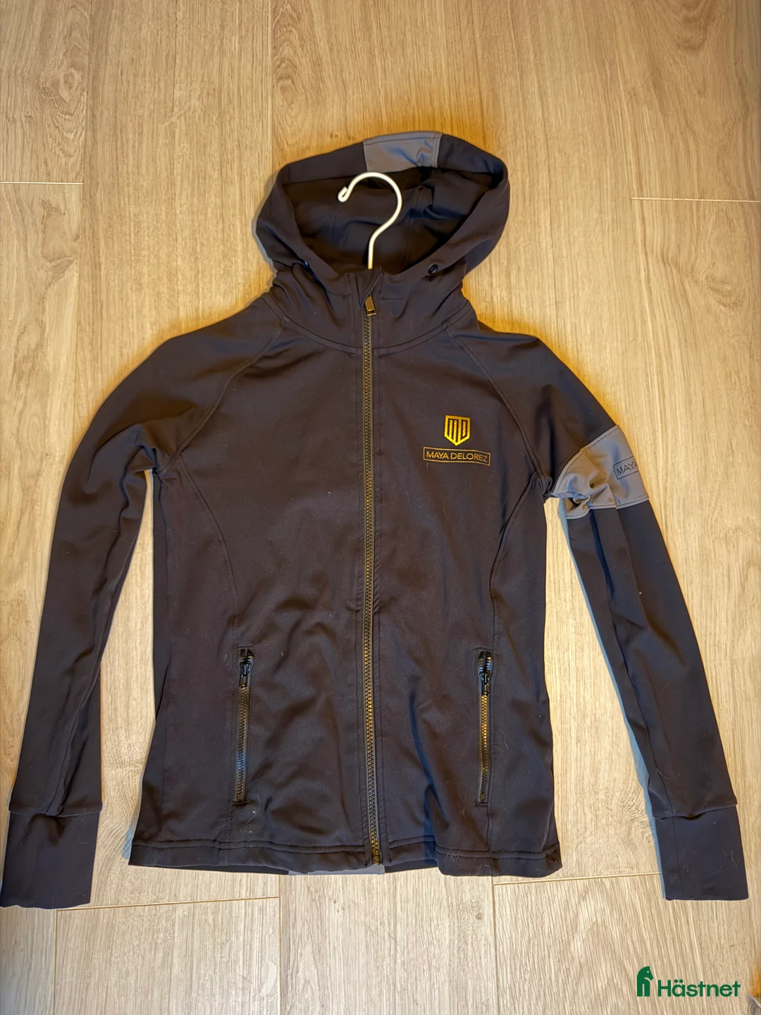 Jackor & Kavajer ryttarutrustning till salu: Maya delorez zip  - Annons 1