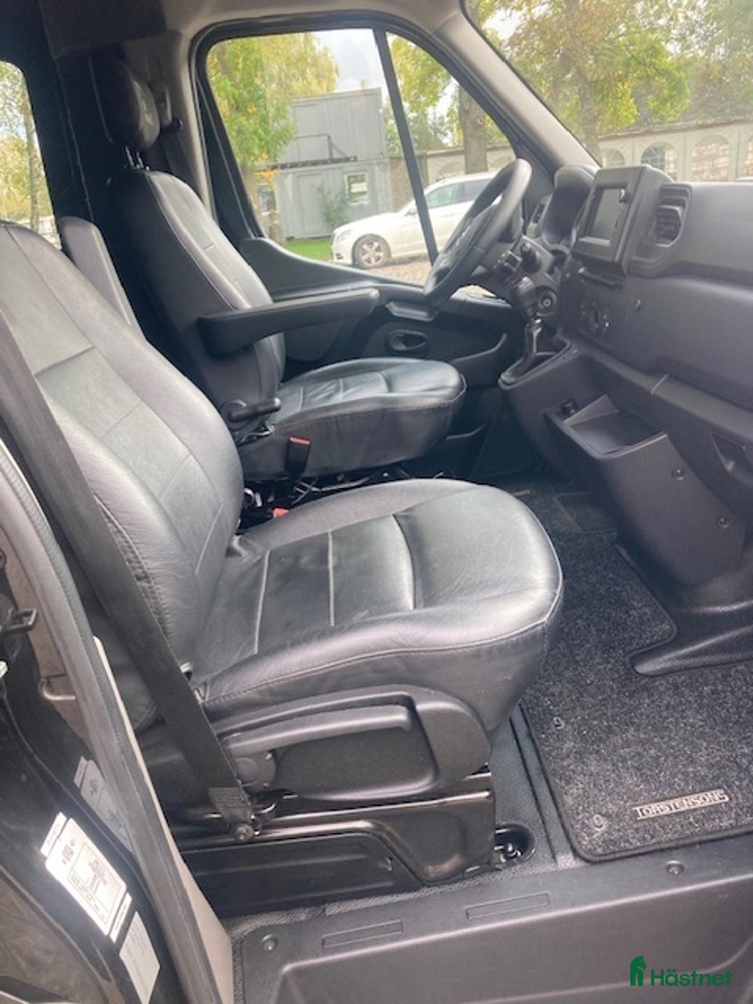 Hästlastbilar  fordon & transport till salu: Theault hästlastbil med sängar, b-körkort i Flyinge - Annons 8