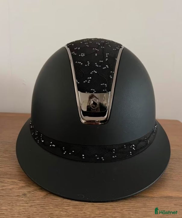 Hjälmar ryttarutrustning till salu: Miss Shield 2.0 M i Vansbro - Annons 1