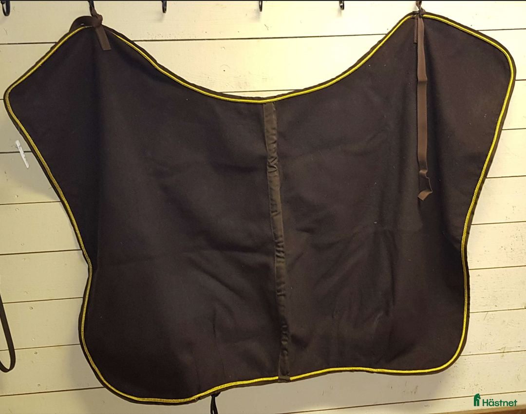 Täcken hästutrustning till salu: Ylleländtäcke, ponny i Nora - Annons 1