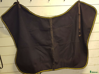 Täcken hästutrustning till salu: Ylleländtäcke, ponny i Nora - Annons 4