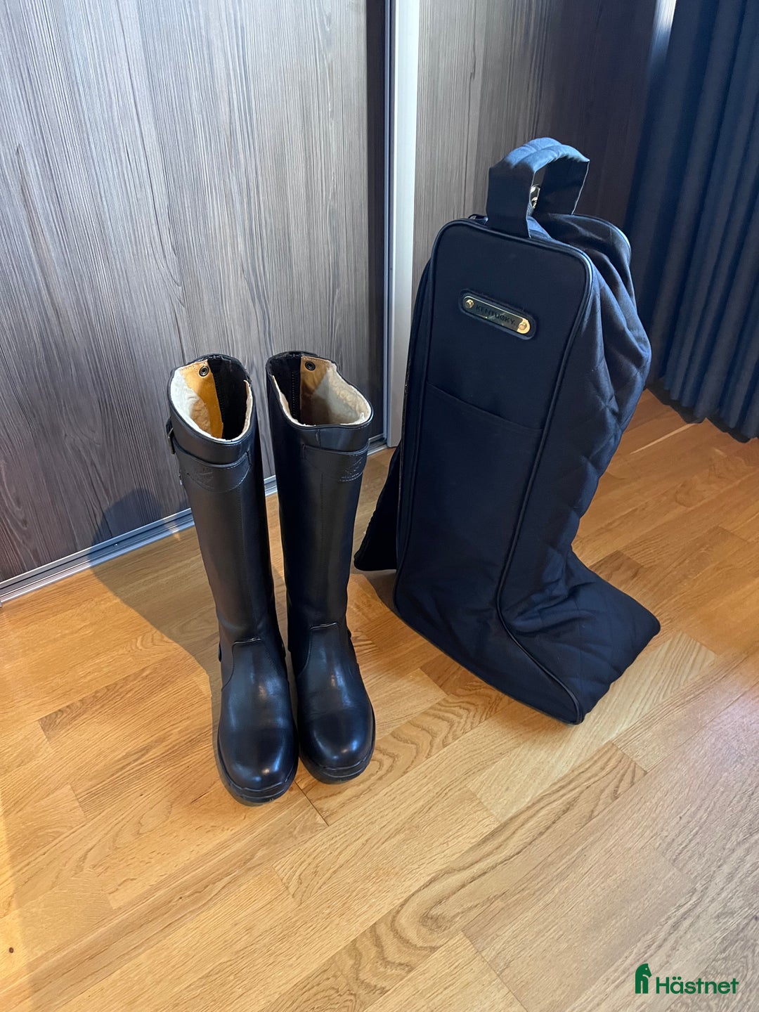 Ridstövlar ryttarutrustning till salu: Svarta vinterridstövlar inklusive fin stövelväska i Västerås - Annons 4
