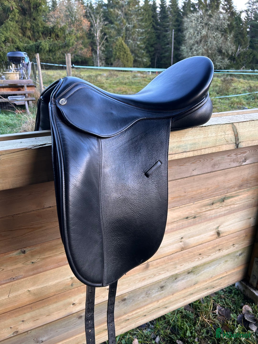 Sadlar hästutrustning till salu: Lippo Vanessa dressyr 17,5  i Alvesta - Annons 1