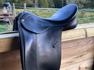 Sadlar hästutrustning Lippo Vanessa dressyr 17,5 i Alvesta - Annons 4