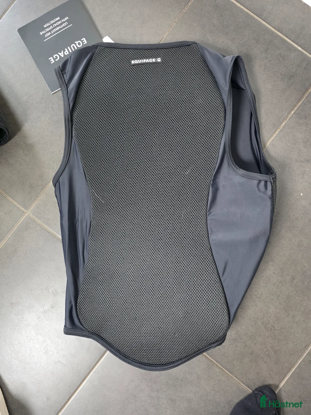 Säkerhetsvästar ryttarutrustning till salu: Equipage lättviktsväst level 2 - Annons 2