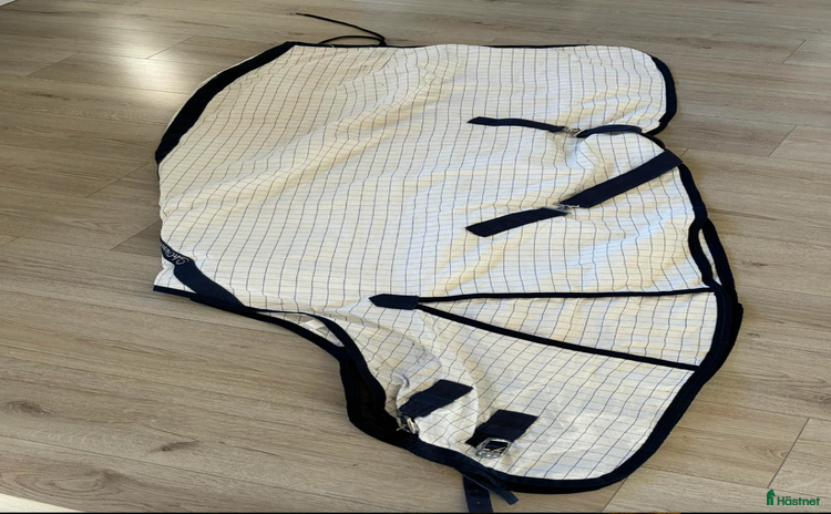 Täcken hästutrustning till salu i Söderköping - Annons 2