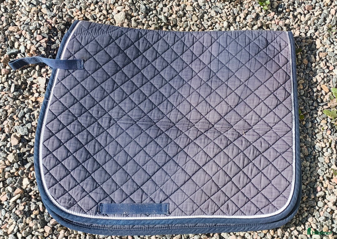 Schabrak & Vojlockar hästutrustning till salu: Olika schabrak från oanvända till begagnade i Lödöse - Annons 5