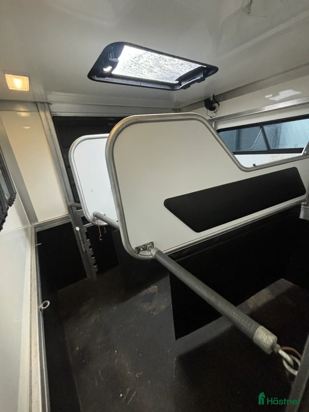 Hästtransporter  fordon & transport till salu: RJH Trailer 3-hästar med bodel i Mariefred - Annons 13